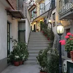 Giulia 4* تاورمينا