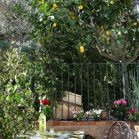 Giulia Bed & Breakfast 3*