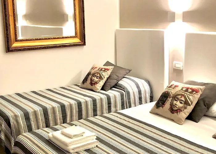 Giulia לינה וארוחת בוקר 3*