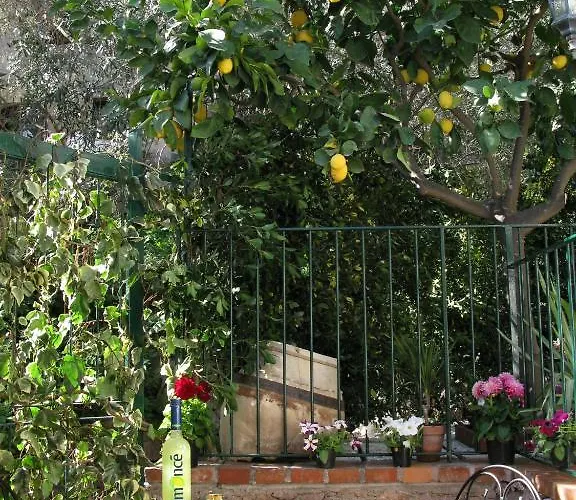 Giulia Bed & Breakfast 4*