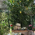 Giulia Bed & Breakfast 4*