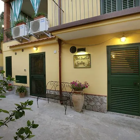Giulia Bed & Breakfast 4*